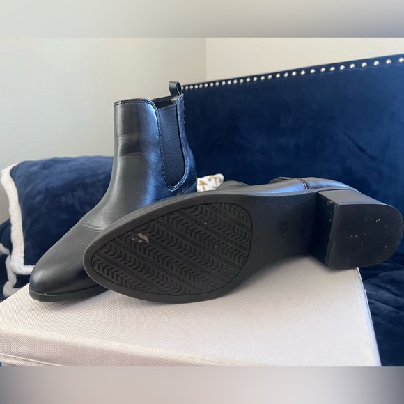 Black booties - Picture 1 of 4